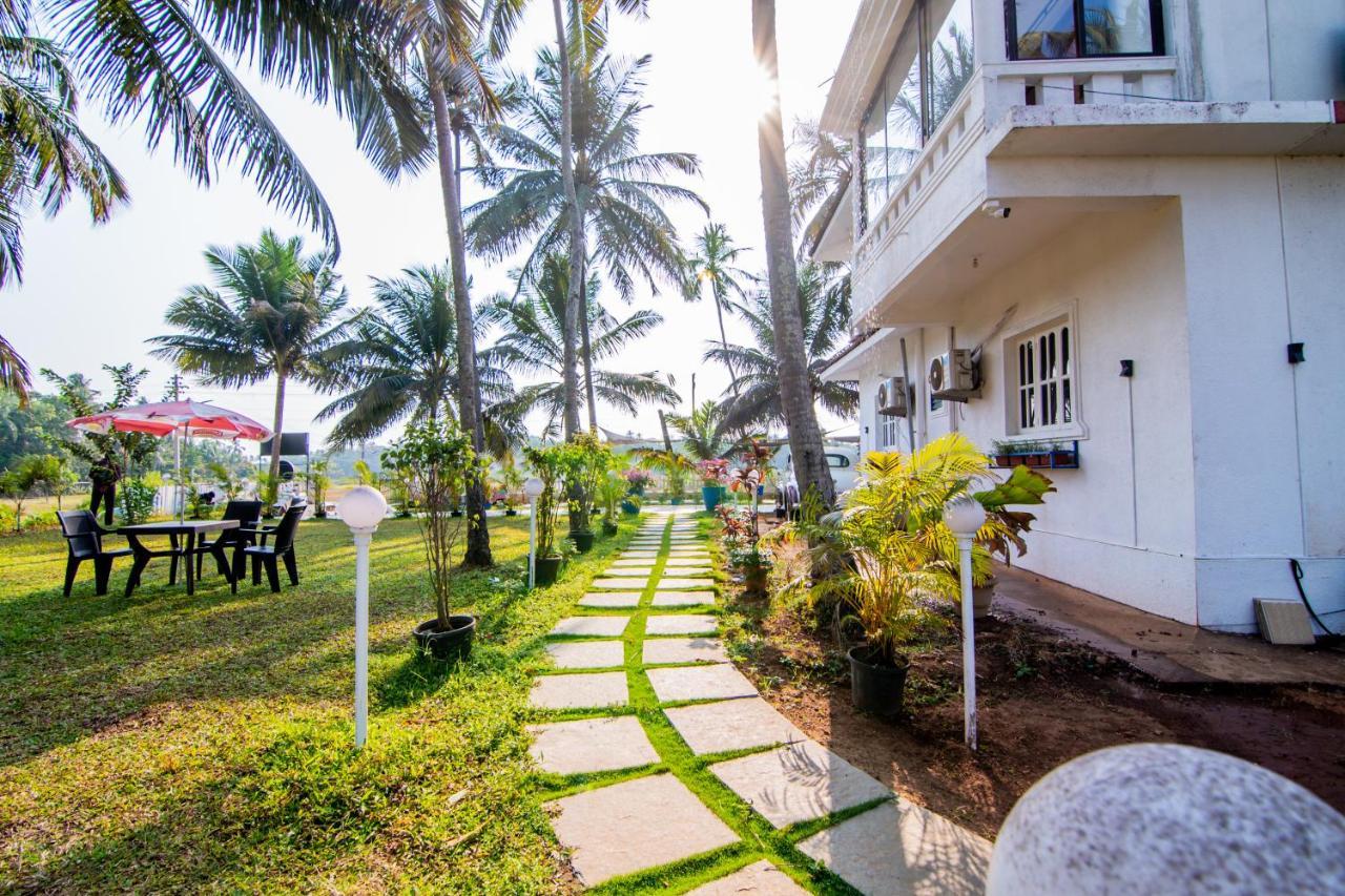 White House In Goa, Truly Amazing Experience Bed & Breakfast Saligao Екстериор снимка