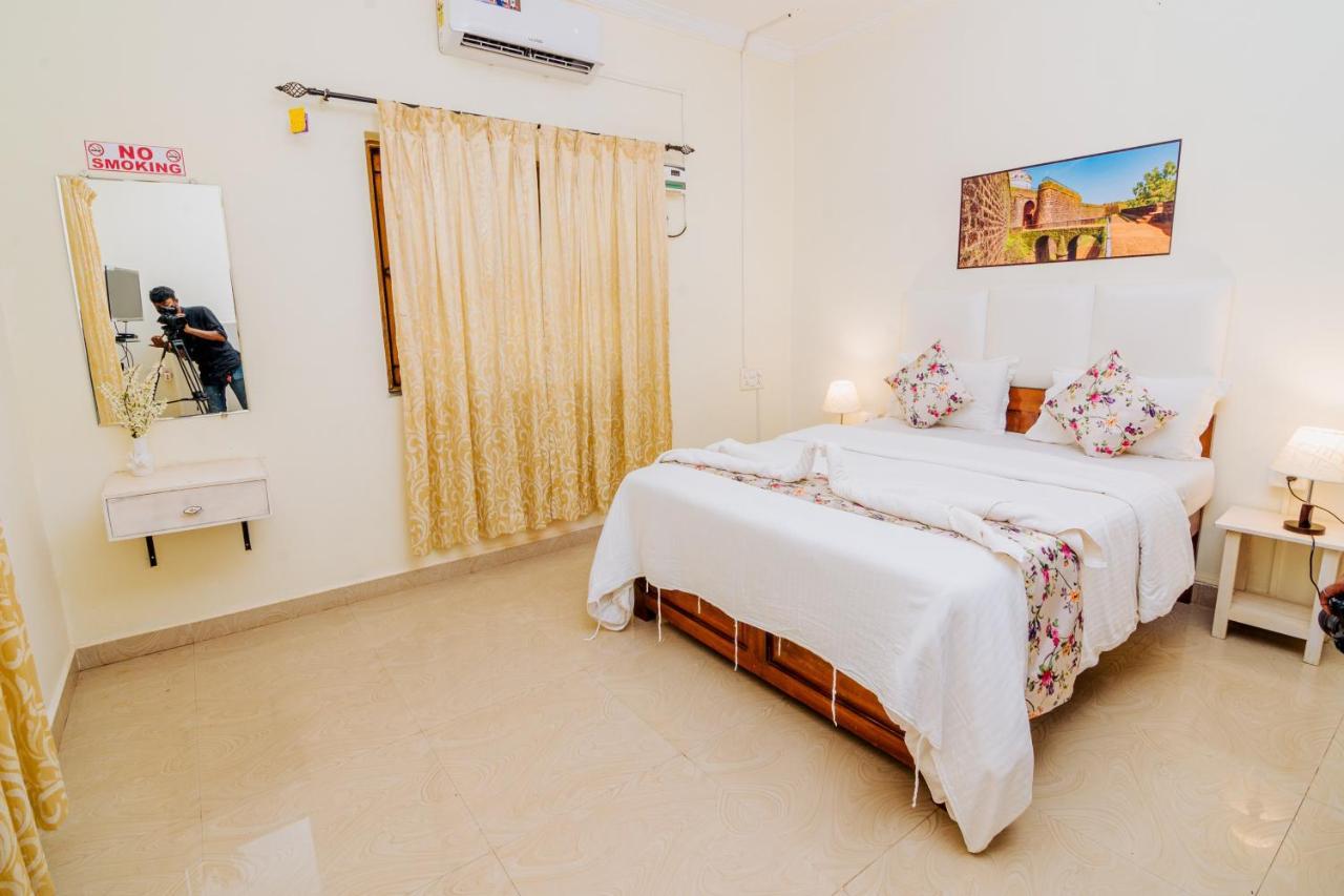 White House In Goa, Truly Amazing Experience Bed & Breakfast Saligao Екстериор снимка