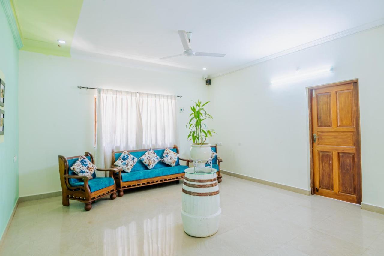 White House In Goa, Truly Amazing Experience Bed & Breakfast Saligao Екстериор снимка